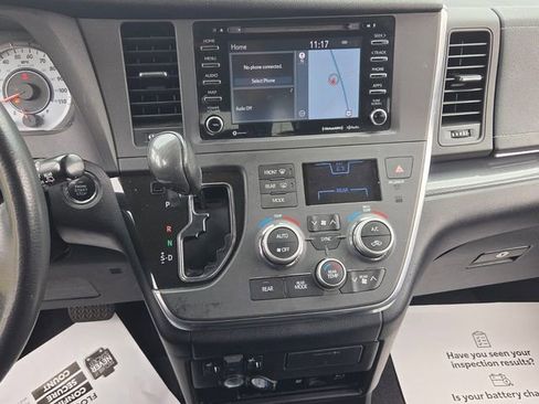 Used 2018 Toyota Sienna SE Premium FWD image 17