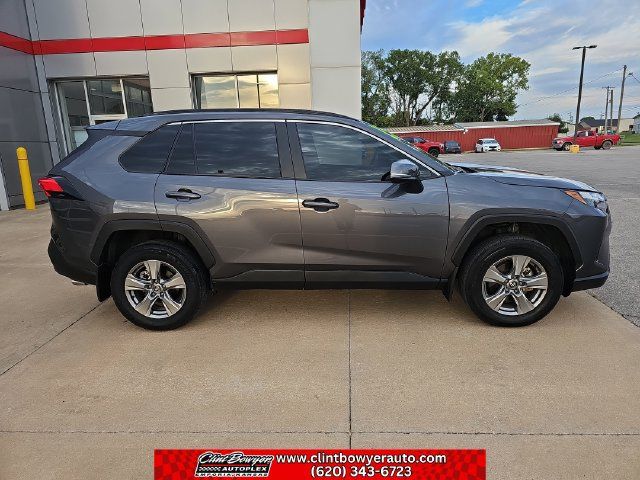 Used 2025 Toyota RAV4 XLE AWD/4WD image 7