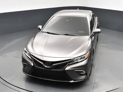 Used 2020 Toyota Camry SE w/ Carpet Mat Package image 21