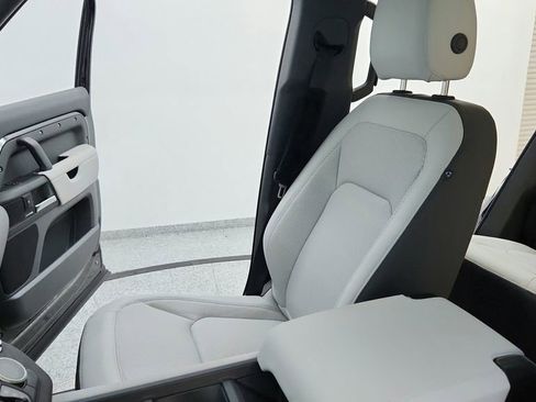 Used 2025 Land Rover Defender 110 S image 22