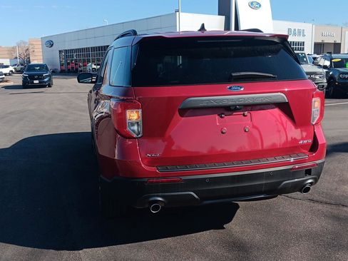 Used 2024 Ford Explorer XLT w/ Equipment Group 202A image 4