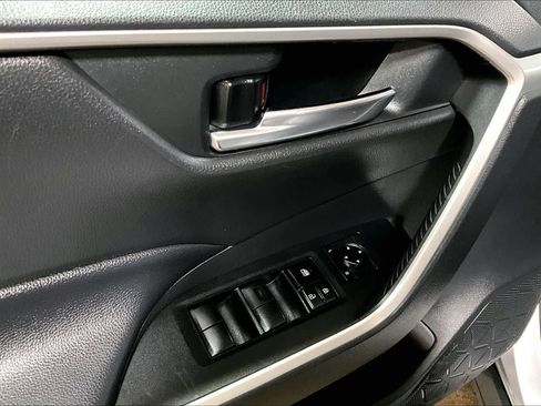 Used 2019 Toyota RAV4 XLE image 31