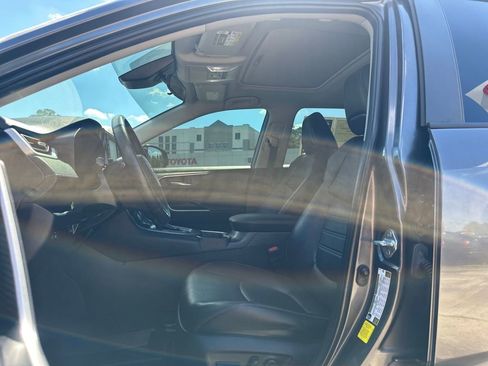 Used 2022 Toyota RAV4 XLE Premium image 10