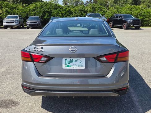 Used 2024 Nissan Altima 2.5 SV FWD image 9