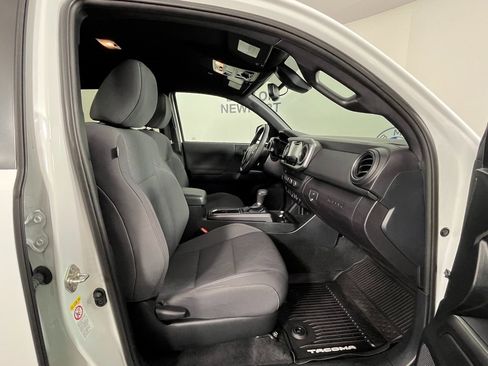Used 2019 Toyota Tacoma TRD Off-Road image 22