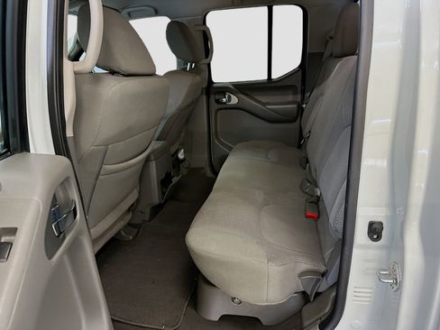 Used 2021 Nissan Frontier SV w/ Midnight Edition Floor Mats image 28