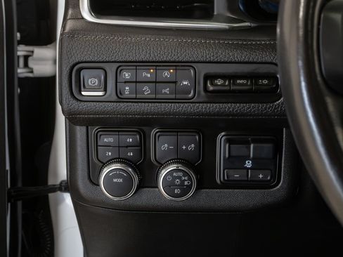 Used 2023 GMC Yukon XL Denali w/ Advanced Technology Package AWD/4WD image 16