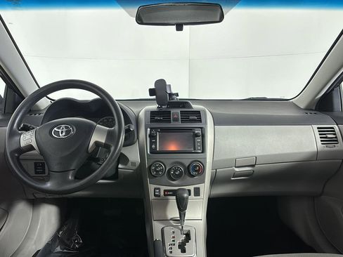 Used 2013 Toyota Corolla LE image 19