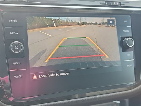 Used 2024 Volkswagen Tiguan SE R-Line image 25