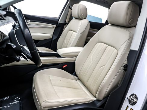 Used 2024 Audi Q8 e-tron Premium Plus w/ Premium Plus Package image 18