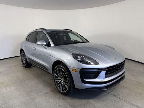 Certified 2026 Porsche Macan AWD/4WD image 9