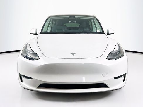 Used 2023 Tesla Model Y AWD image 2