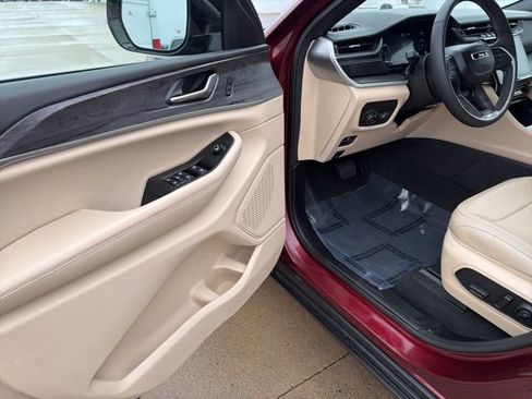 Used 2024 Jeep Grand Cherokee Limited image 15