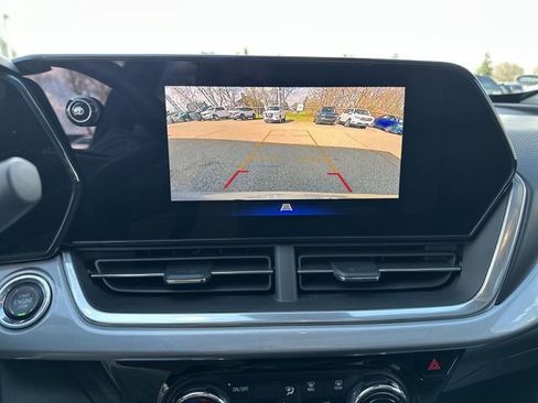 Used 2024 Chevrolet Trax LT w/ Sunroof Package image 25