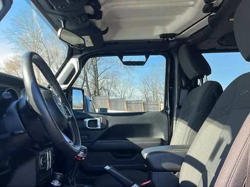 Used 2018 Jeep Wrangler Unlimited Sahara w/ Cold Weather Group image 11