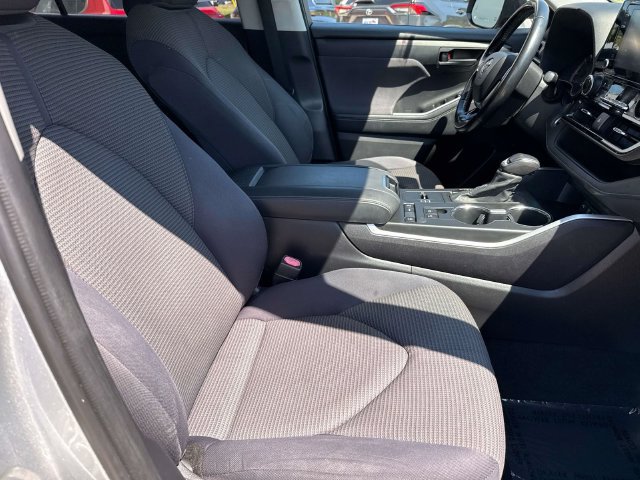 Used 2021 Toyota Highlander LE FWD image 13