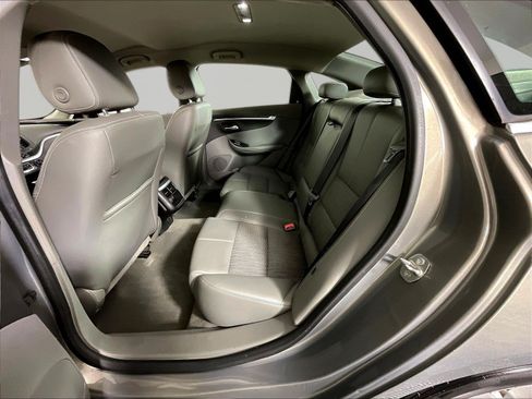 Used 2019 Chevrolet Impala LT FWD image 22