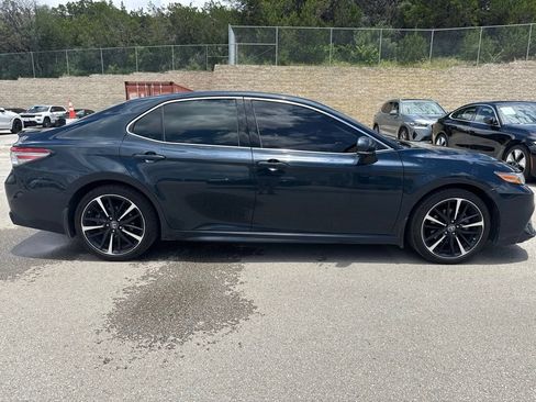 Used 2018 Toyota Camry XSE FWD image 3