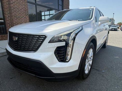 Used 2022 Cadillac XT4 Luxury w/ Cold Weather Package FWD image 10