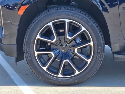 Used 2024 Chevrolet Suburban RST w/ Luxury Package image 24