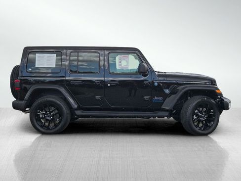 Used 2025 Jeep Wrangler Unlimited Sahara AWD/4WD image 3