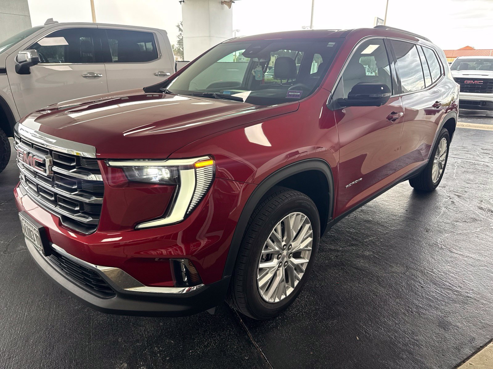 Used 2024 GMC Acadia Elevation AWD/4WD image 1