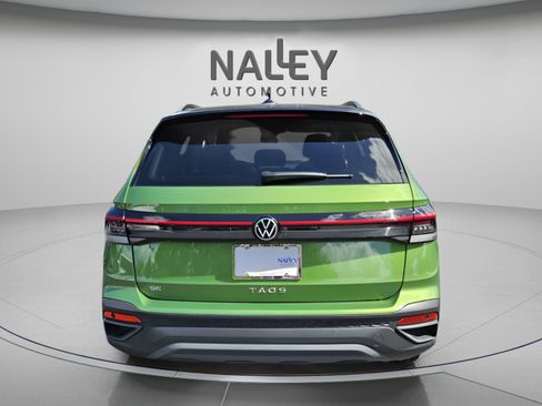 Certified 2025 Volkswagen Taos SE FWD image 4
