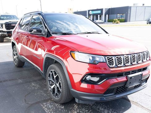 Used 2025 Jeep Compass Limited AWD/4WD image 4
