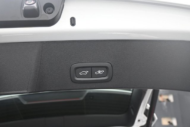 Used 2025 Volvo XC40 B5 Ultra AWD/4WD image 25