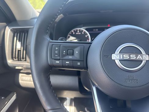 Used 2025 Nissan Pathfinder SL image 15