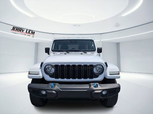 Used 2024 Jeep Wrangler Unlimited AWD/4WD image 8