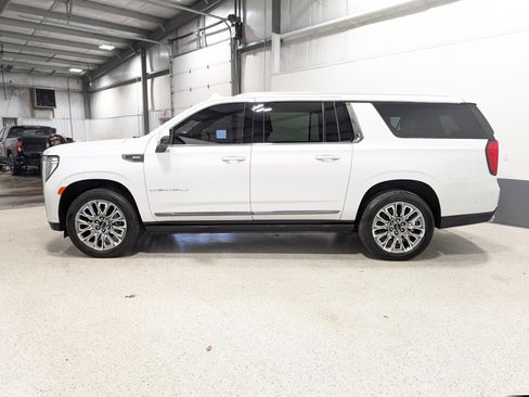 Used 2023 GMC Yukon XL Denali Ultimate image 6