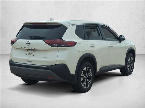 Used 2021 Nissan Rogue SV image 5