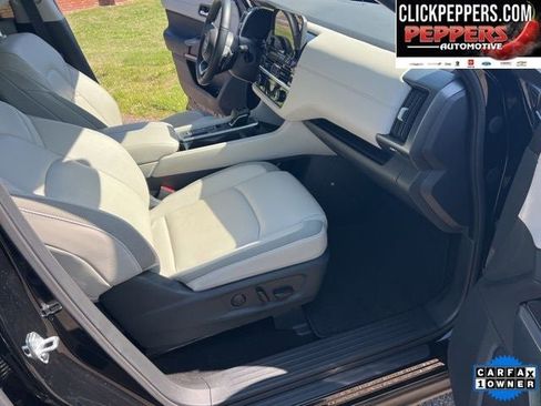 Used 2025 Nissan Pathfinder SL FWD image 14