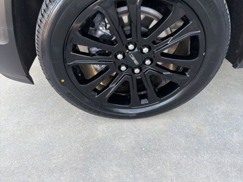 Used 2021 GMC Acadia SLT w/ Elevation Edition image 9