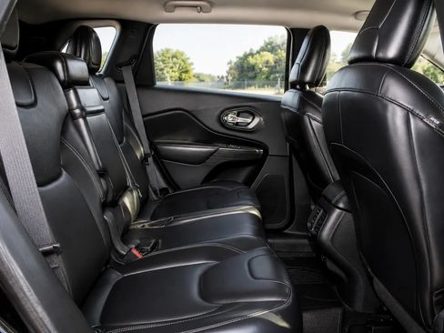 Used 2016 Jeep Cherokee Limited AWD/4WD image 19