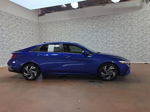 Used 2025 Hyundai Elantra SEL FWD image 6