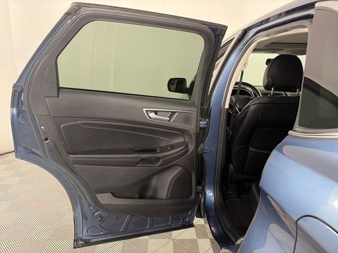 Used 2018 Ford Edge Titanium w/ Equipment Group 301A AWD/4WD image 12