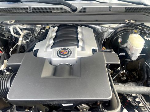 Used 2015 Cadillac Escalade Luxury image 29