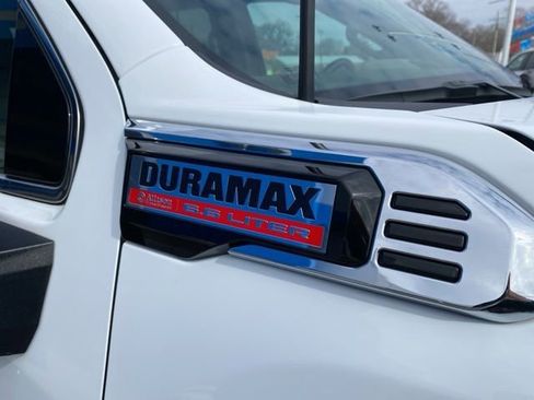 Used 2024 GMC Sierra 2500 SLT w/ SLT Premium Package image 9