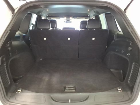 Used 2018 Jeep Grand Cherokee Altitude RWD image 24