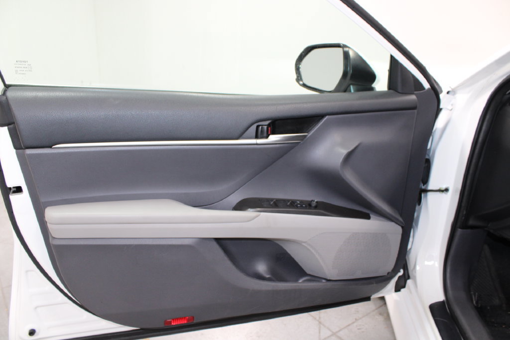 Used 2022 Toyota Camry LE FWD image 16