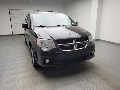 Used 2019 Dodge Grand Caravan SXT FWD image 14