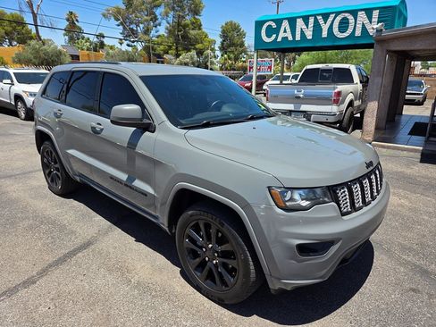 Used 2020 Jeep Grand Cherokee Altitude RWD image 2