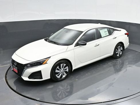 Used 2025 Nissan Altima 2.5 S image 32