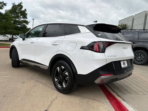Used 2026 Kia Sportage LX FWD image 8