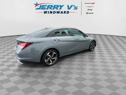 Used 2023 Hyundai Elantra Limited image 8