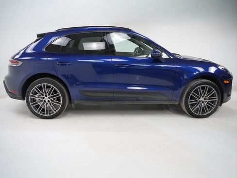 Certified 2025 Porsche Macan AWD/4WD image 9