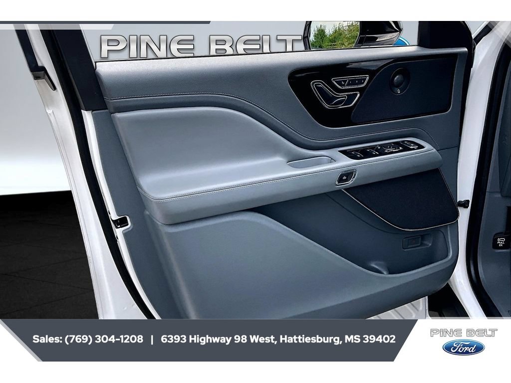 Used 2020 Lincoln Aviator Reserve w/ Elements Package Plus AWD/4WD image 17