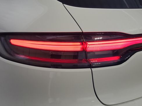Certified 2026 Porsche Macan AWD/4WD image 13